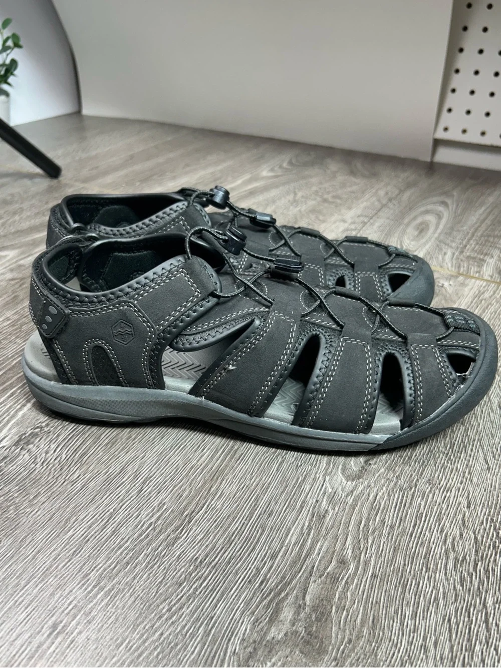 Khombu Men's Travis active sandals Black Outdoor Fisherman Sandals